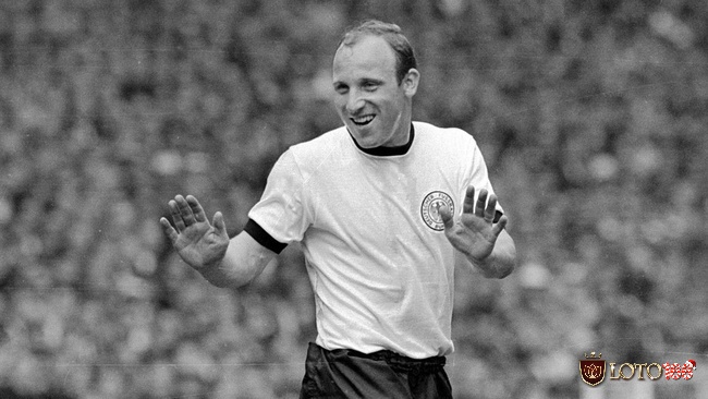 Uwe Seeler là một trong các Cầu thủ ghi nhiều bàn thắng nhất