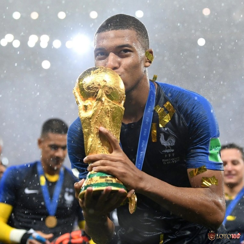 Kylian Mbappe - Thần đồng trỗi dậy