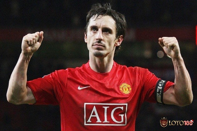 Hậu vệ phải: Gary Neville