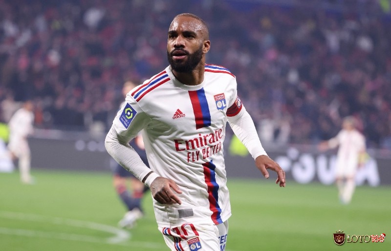 Alexandre Lacazette cũng có nhiều thành công tại Ligue 1