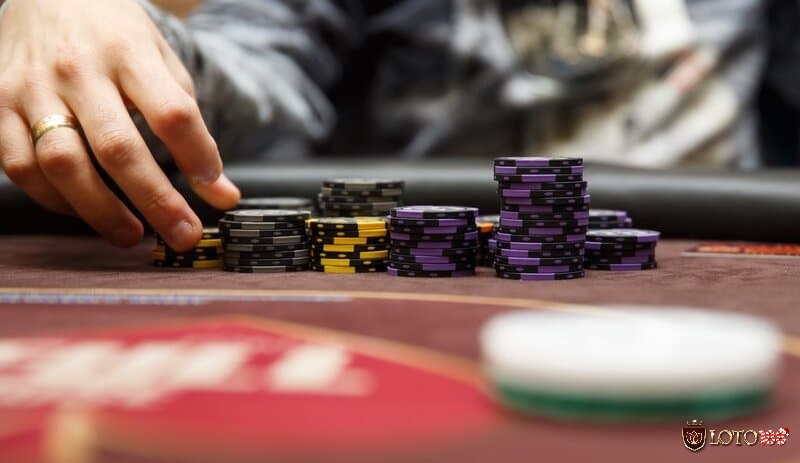 Cần làm gì khi biết chắc đối thủ đang “hù doạ” mình với chiến lược Steal Poker