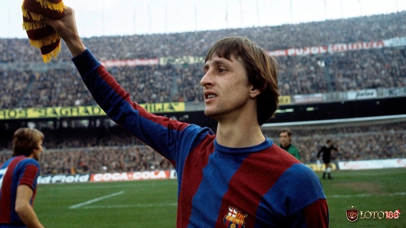 Johan Cruyff với lối tư duy khi chơi bóng được truyền lại đến tận ngày nay