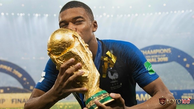 Mbappe cùng đồng đội giành chức vô địch tại World Cup 2018