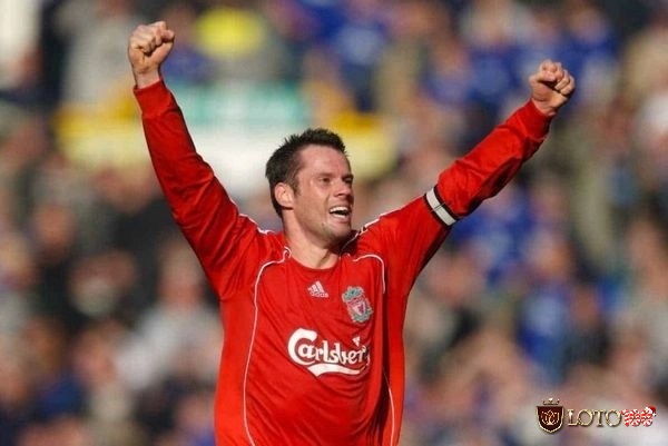 Jamie Carragher, hậu vệ xuất sắc nhất Liverpool, đã ghi dấu ấn với khả năng tổ chức phòng ngự và tạo sức ép tấn công đáng kinh ngạc