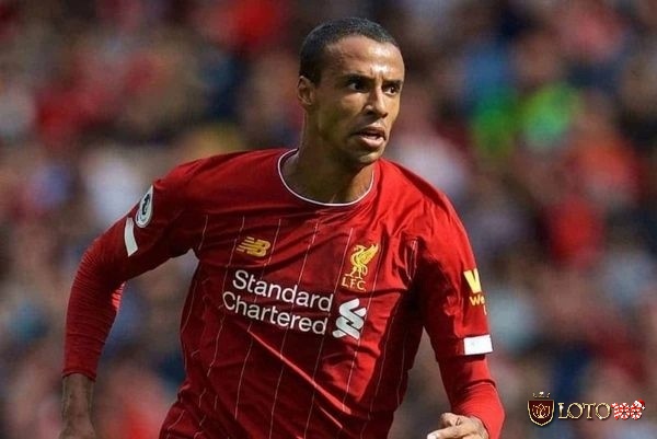 Với chiều cao vượt trội và khả năng tắc bóng đỉnh cao, Joel Matip đã chứng tỏ mình là một hậu vệ hay nhất Liverpool.