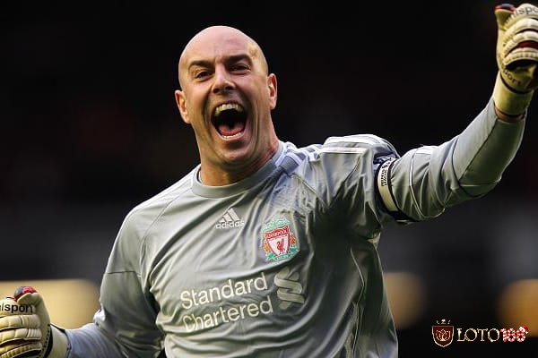 Reina không những là thủ môn hay nhất Liverpool mà có lẽ còn là thủ môn gắn bó lâu nhất với Liverpool