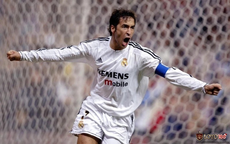 Đội hình xuất sắc nhất Real Madrid - Trung phong hàng đầu Raul Gonzalez