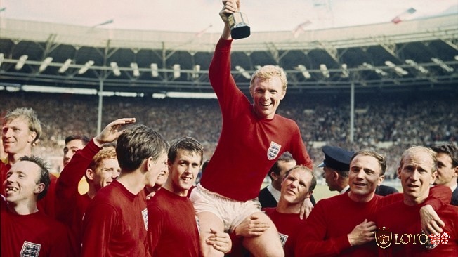 Hậu vệ hay nhất người hùng bóng đá Anh Bobby Moore