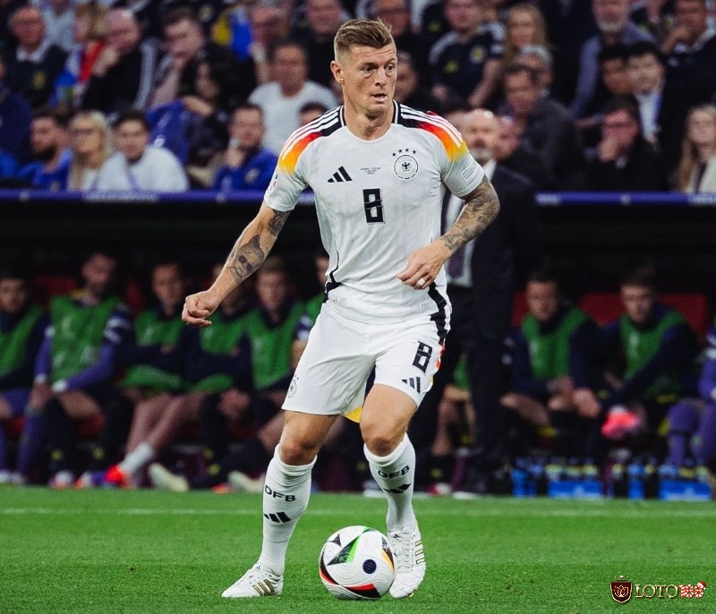 Tiền vệ hay nhất phải kể đến sự xuất sắc của Toni Kroos